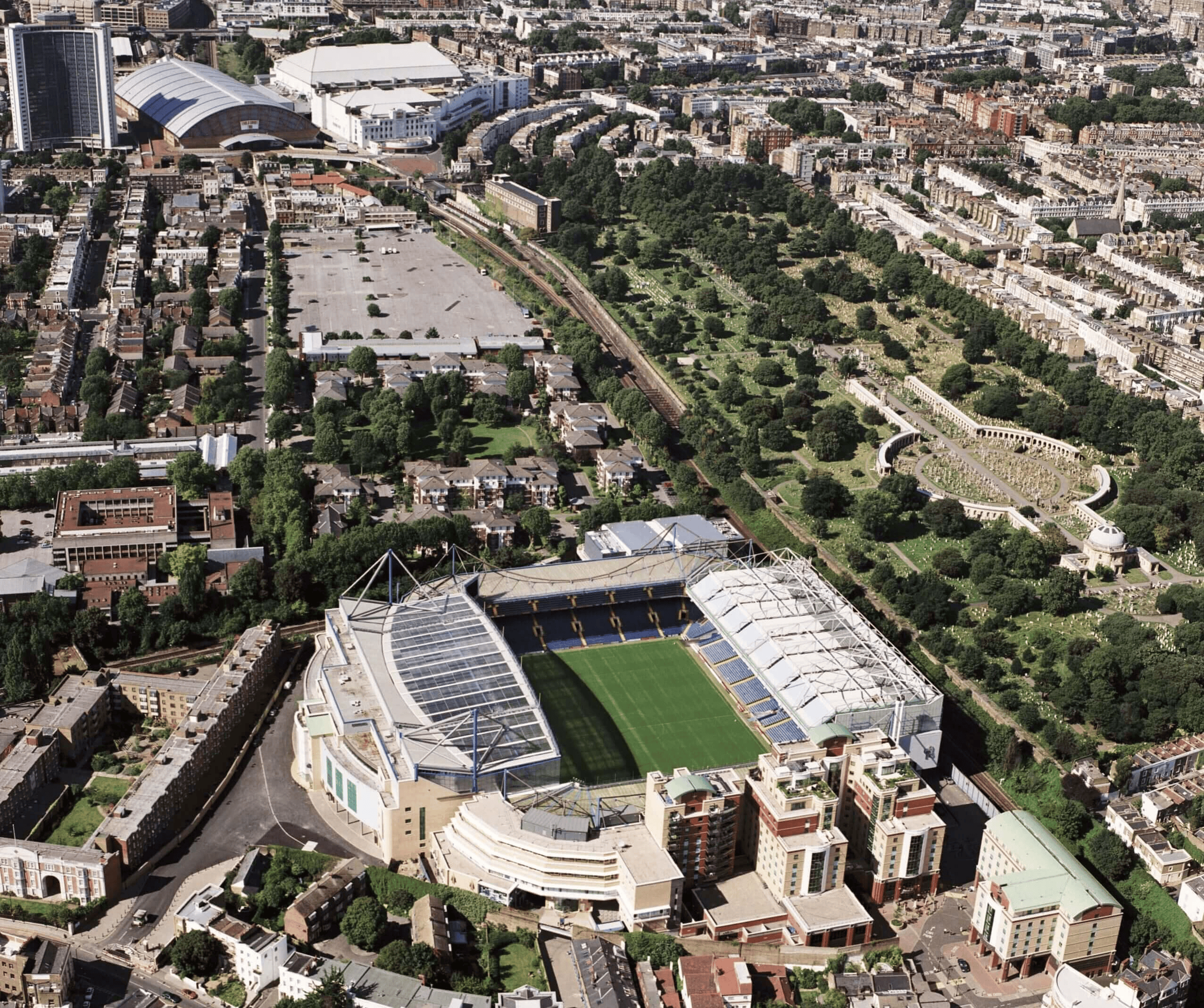 TA：切尔西坚称在考虑所有主场搬迁/重建选择，并未放弃计划