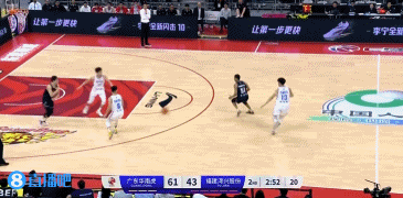 这球好看！[鼓掌][鼓掌][鼓掌]
梅克封盖漂亮，周琦补扣精彩！[赞][赞][赞