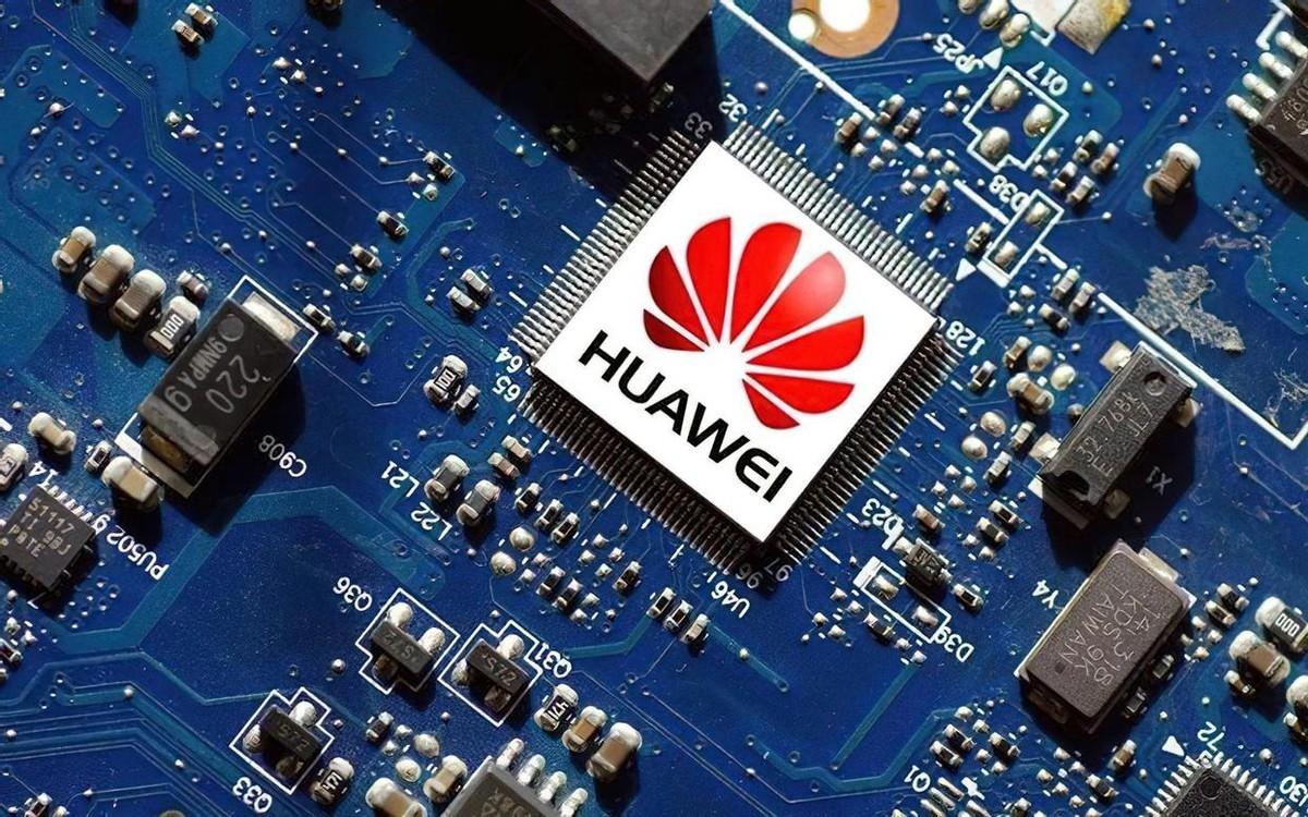 华为自己人反水了！前资深科学家杨学志公开炮轰何庭波，直言华为力推的“韬定律”根本