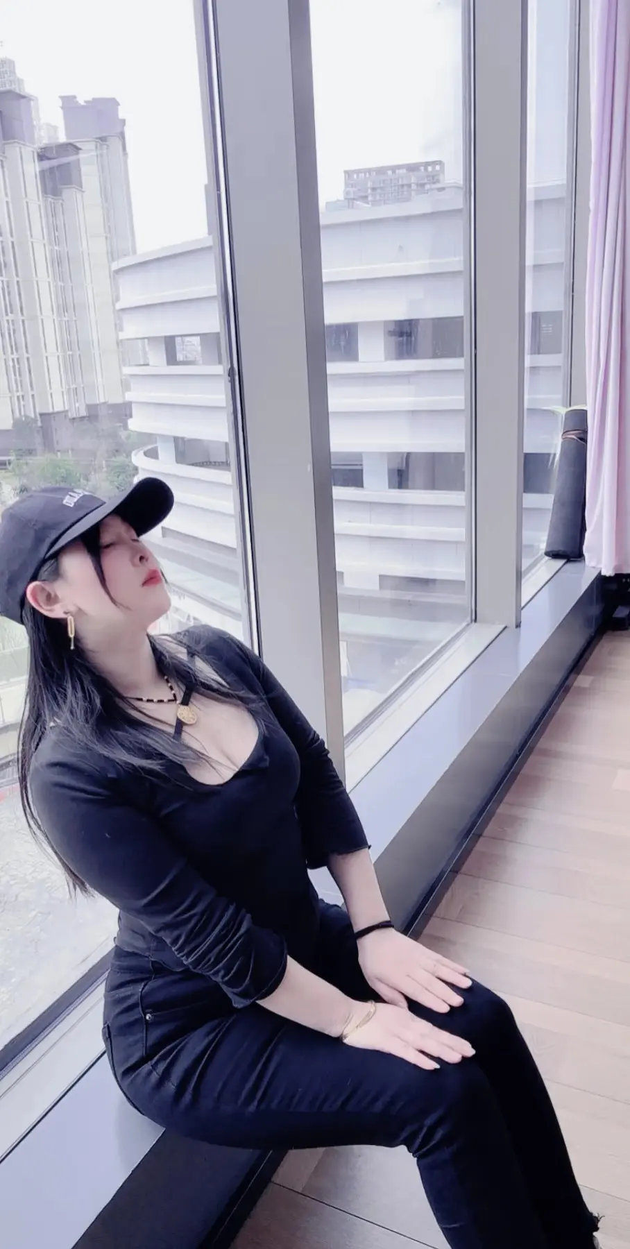 这一生孤独终老了，在美好都只是曾经，爱我的人最终都会离我而去，情路坎坷...