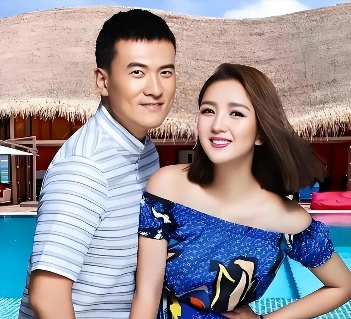 何洁离过婚的那个男人——赫子铭，晒出现在的老婆。视频里两人有一搭没一搭地聊天，女