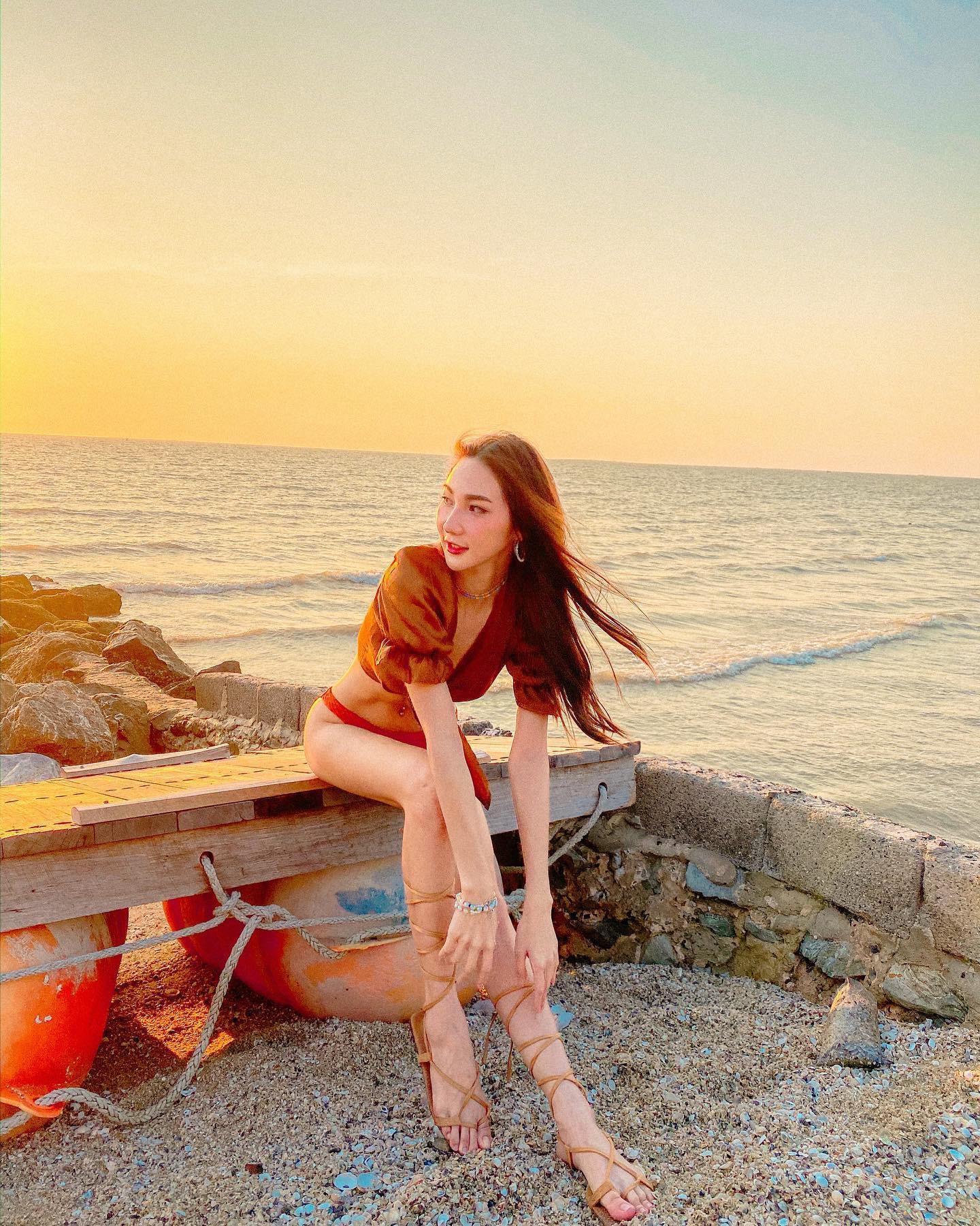 别人谈着谈着就结婚了。我谈着谈着就成一个人了