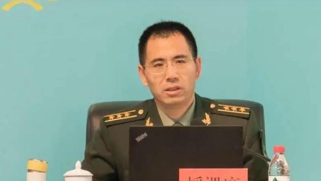 “泪目！”内蒙古一光棍收养两个月大男婴，含辛茹苦把他养大。40年后，男孩当上了武