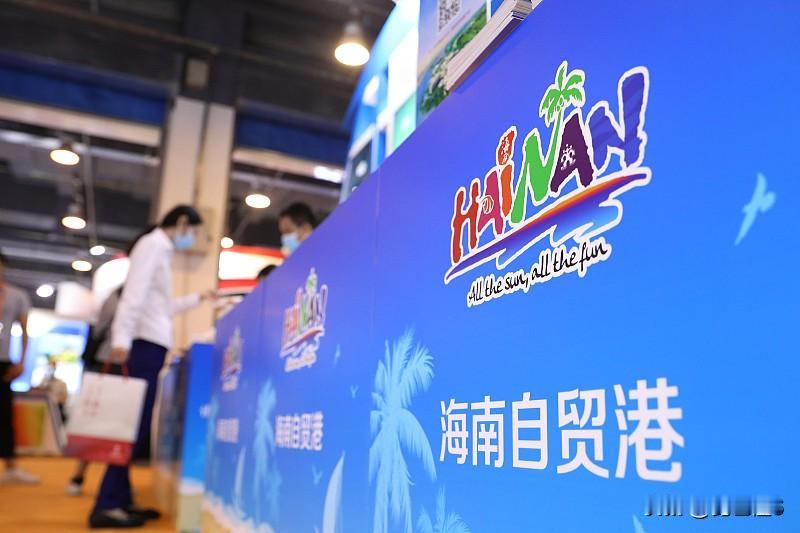 海南这免签政策的吸引力真的比很多人预想的猛太多。
上半年出入境数据直接摆出来，1