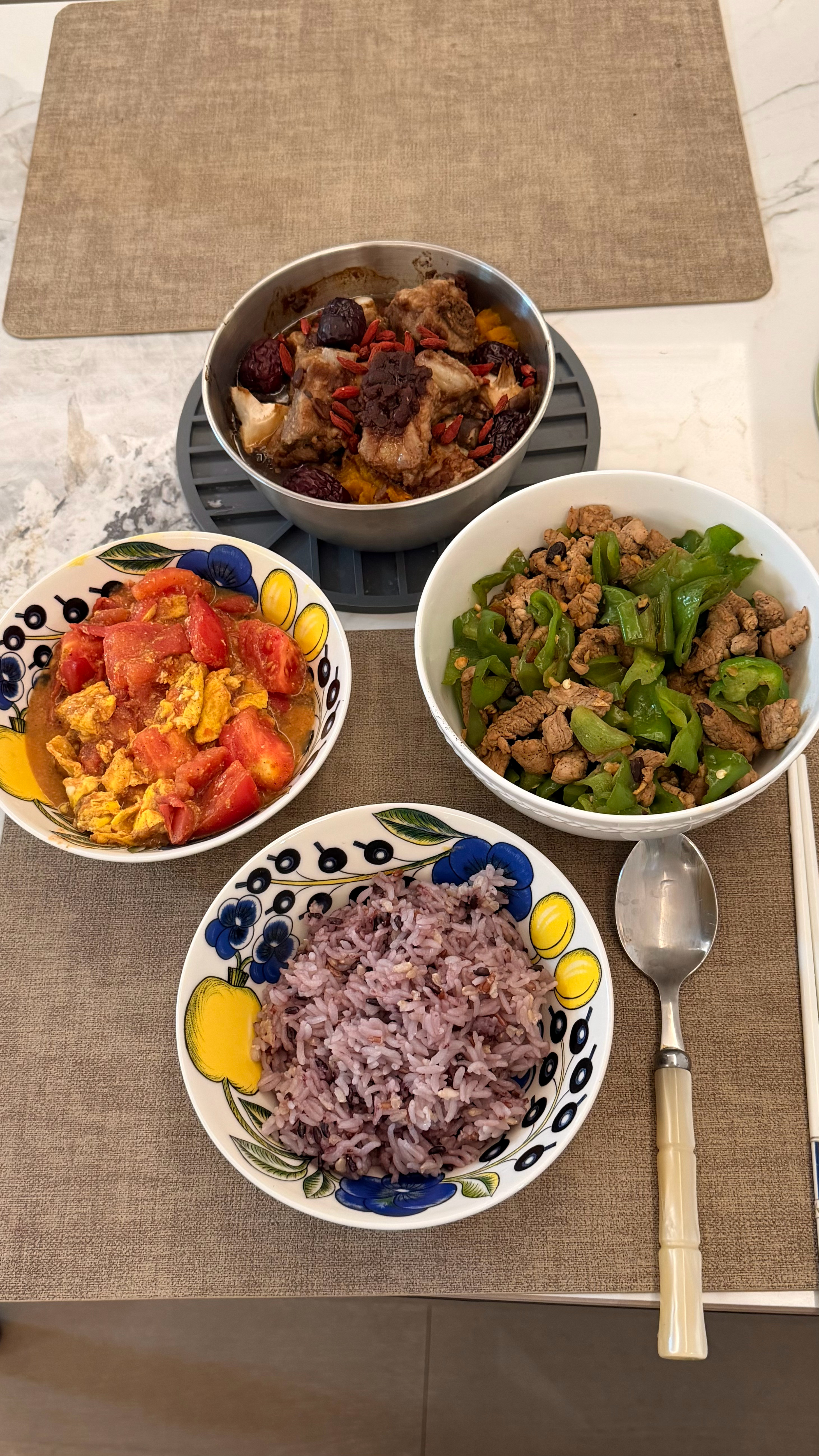 大促结束了，有空在家每天吃饭了，好幸福。做饭好幸福洗澡好幸福搞卫生好幸福闻到家里