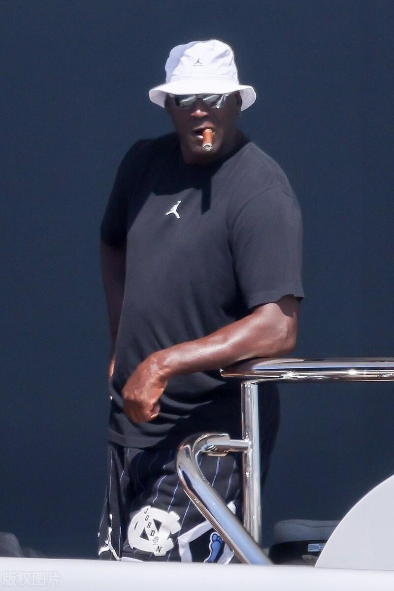 老头抽雪茄，实在是MAN！[酷]难怪你是Michael Jordan[做鬼脸]，