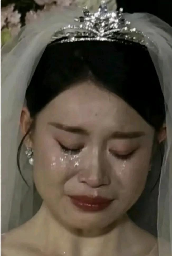 在重庆奉节，一位新郎在结婚前一天发现新娘是“败金女”后，立马就取消了婚约。那么，