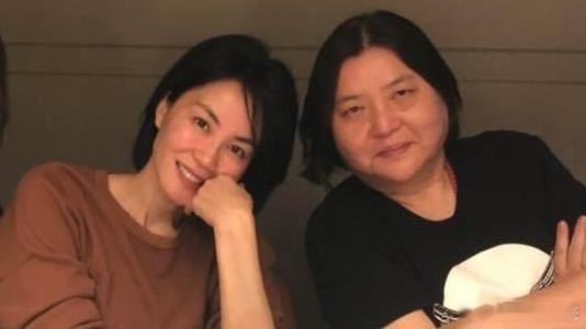 王菲没有特别想做巡演邱黎宽回应帮王菲举办演唱会 “她喜欢唱歌，但没有特别想做巡演