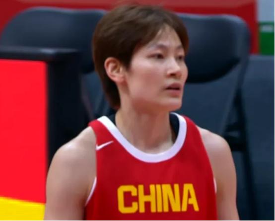 上场8分钟，出现6次失误！中国女篮后场老将，也许真的到了退役的时候了

 
中国