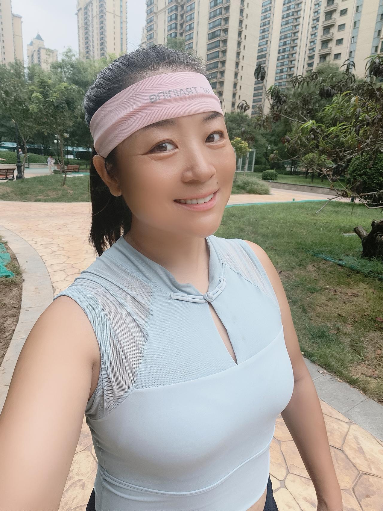 昨天梦见财神说我是发财人，而且要有帝王心态。哇咔咔，发财了发财了 哈哈哈