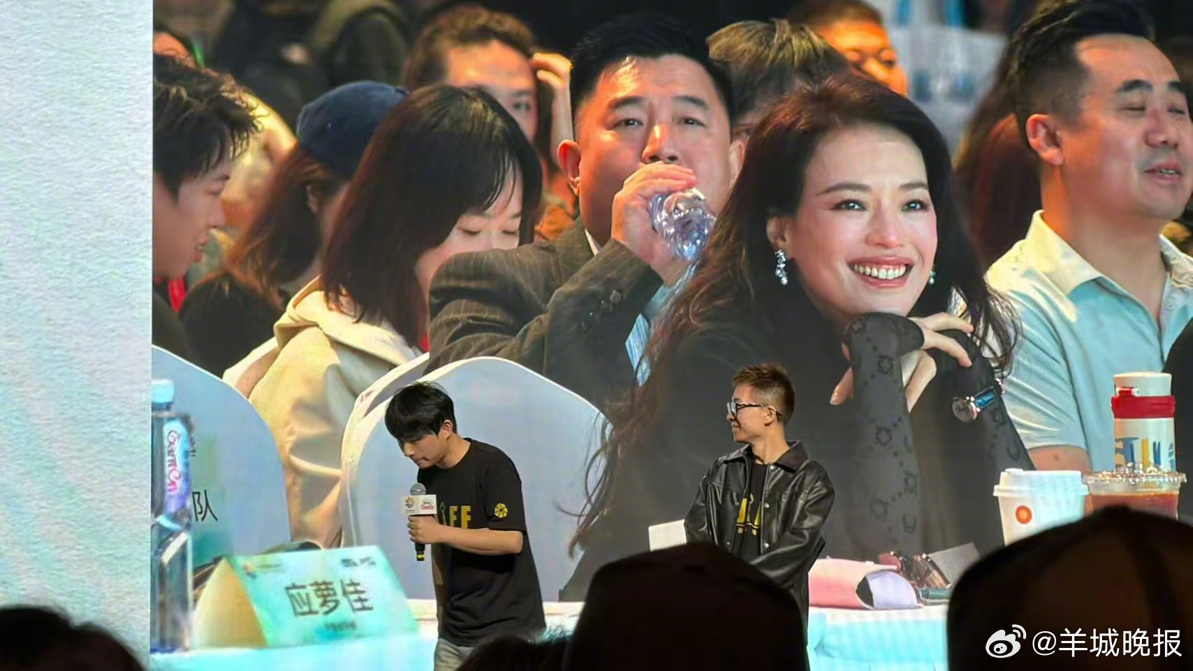 #导演回应舒淇减肥10斤素颜出镜##舒淇金像奖新晋导演#近日，北京国际电影节项目