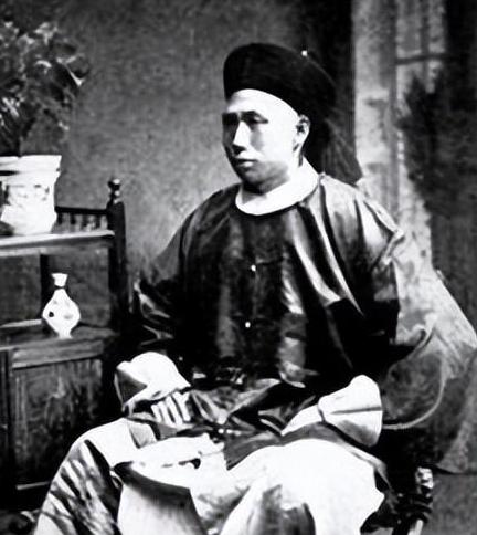 丁汝昌战败后，拒绝投降，在将提督大印截角损毁后，吞食鸦片自杀。死后，朝廷并未就此