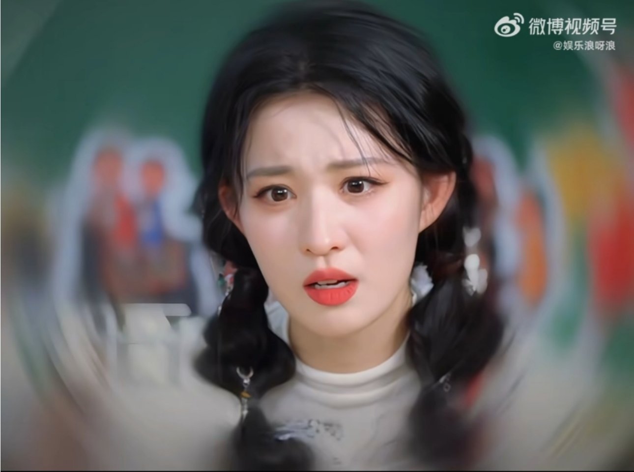 王楚然的综艺效果别人上综艺是来录节目的，她像是来《奔跑吧》修“综艺学分”的。泼水