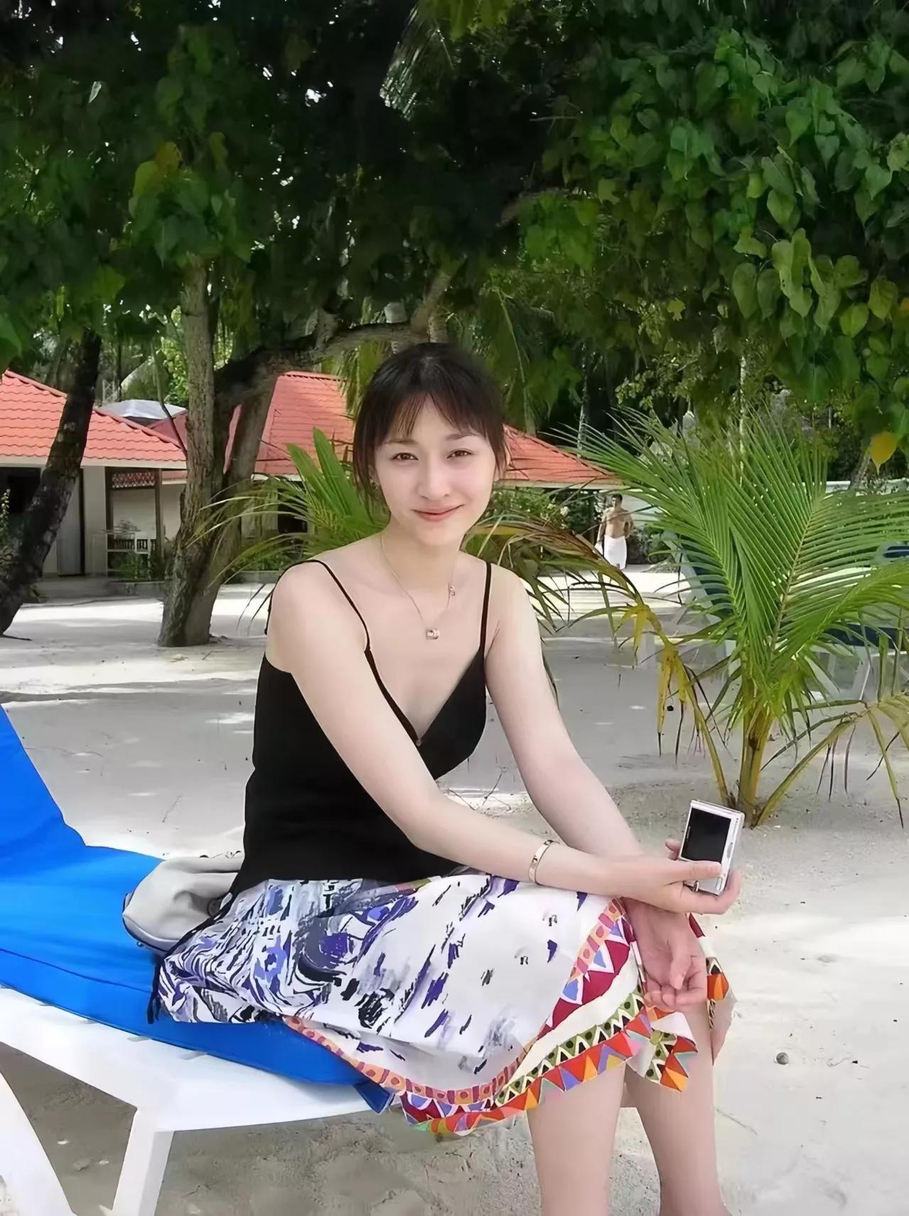 李小冉30岁时的照片，看起来还像18岁的黄花大闺女，冻龄女艺人。#你喜欢李小冉吗