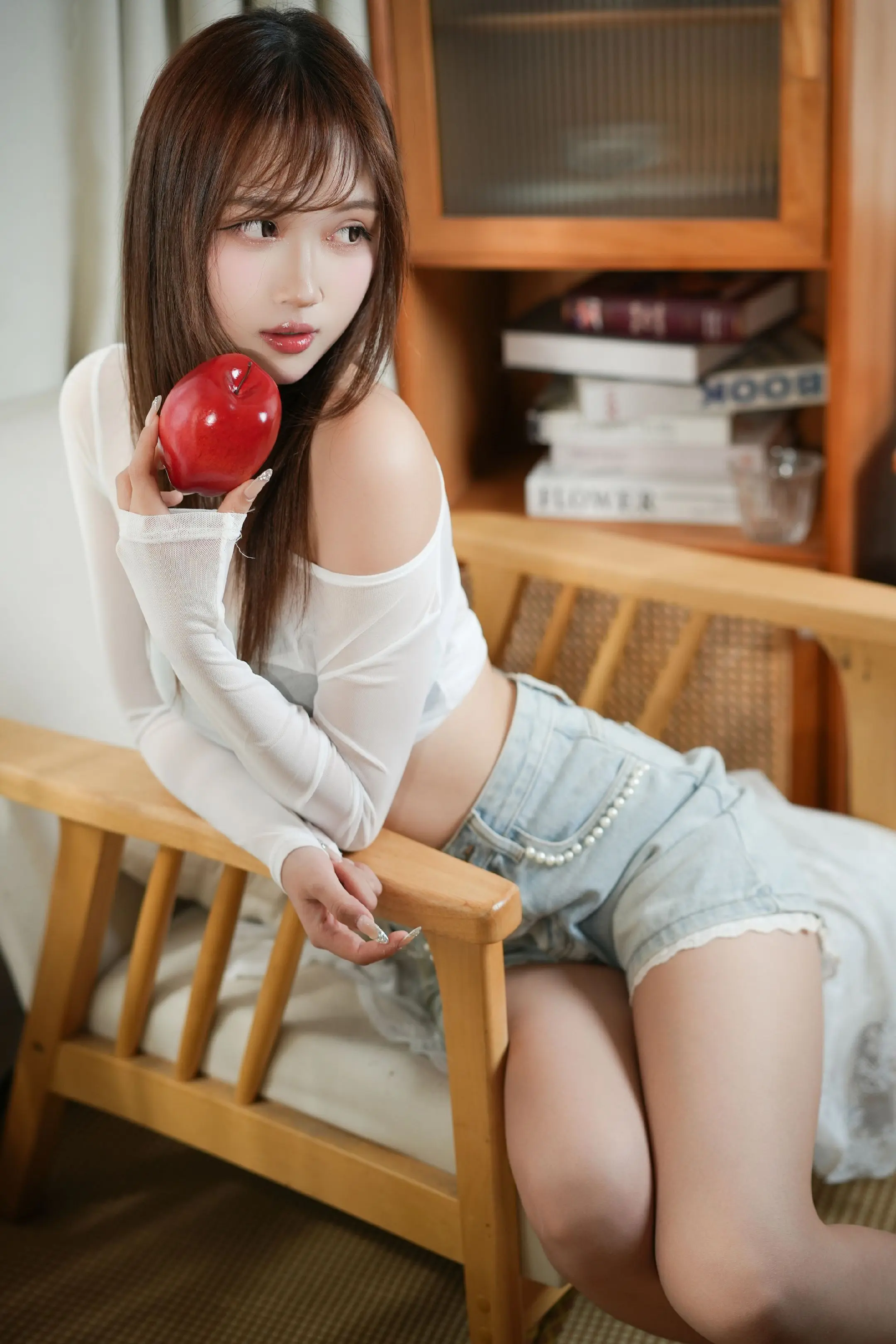 甜妹穿搭随意拍 随意摆pose 一起野个好身材 好身材需要不断雕刻 我...