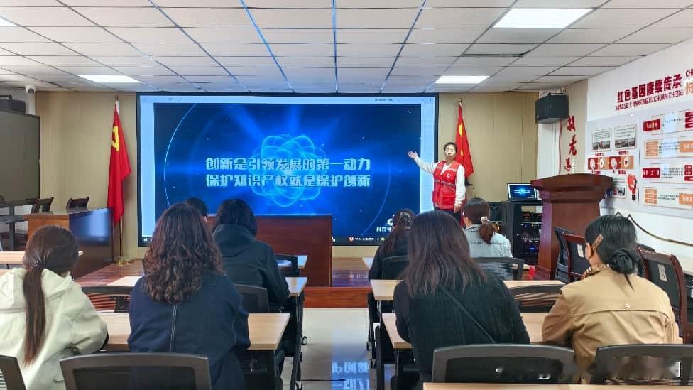万柏林区版权宣传进社区 守护创新入民心
 
4月22日，万柏林区长风西街街道地矿