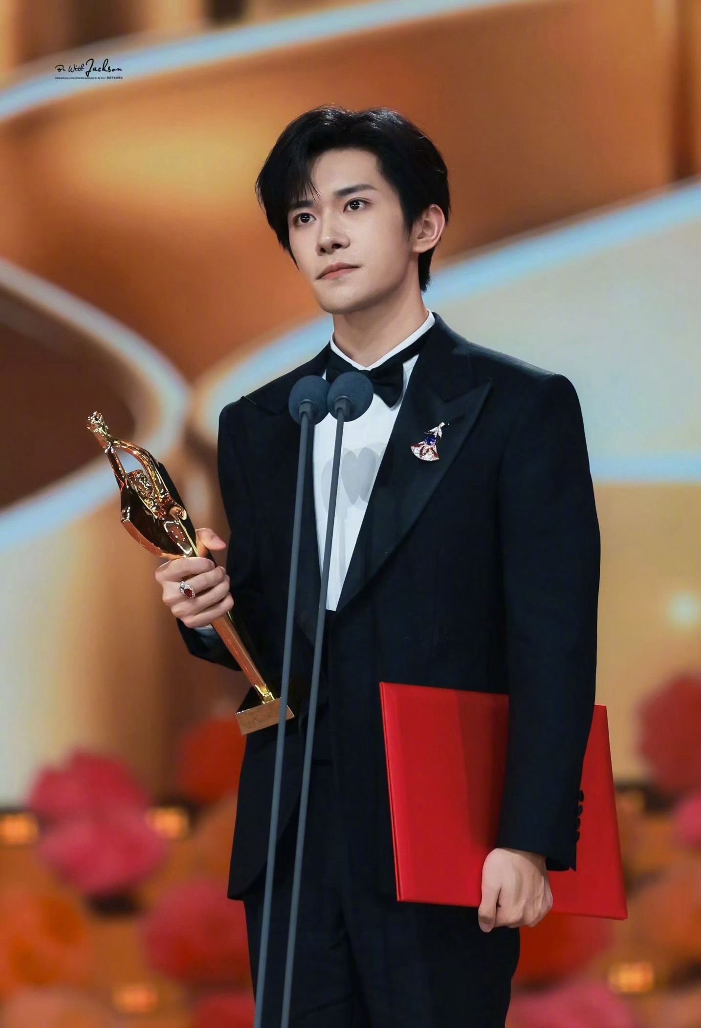 #晚安咪语##易烊千玺百花奖最佳男主# 恭喜易烊千玺成为最年轻金鸡百花双料影帝！