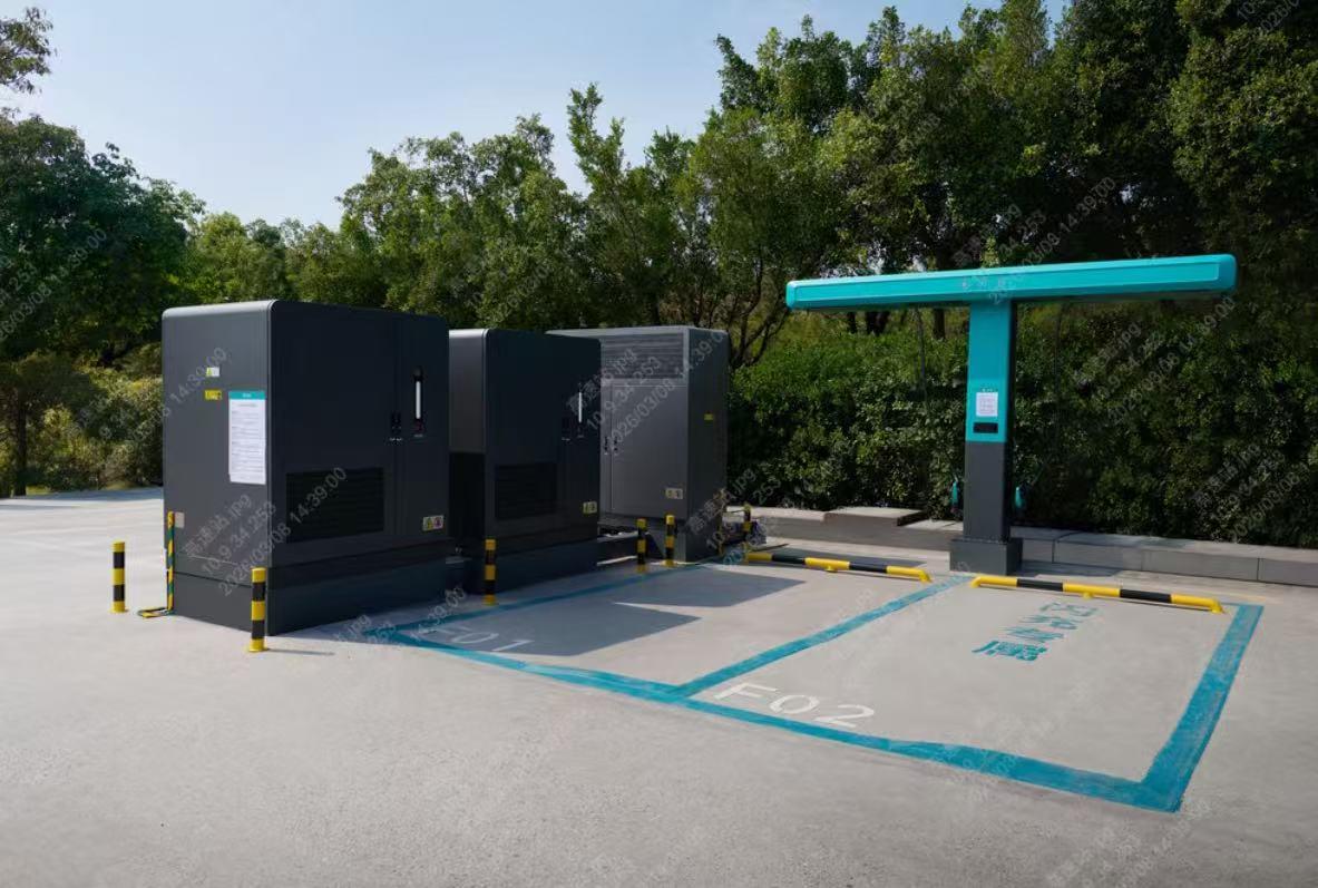 随着3月5日比亚迪正式发布第二代刀片电池及闪充技术，新能源市场未来可能会发生翻天