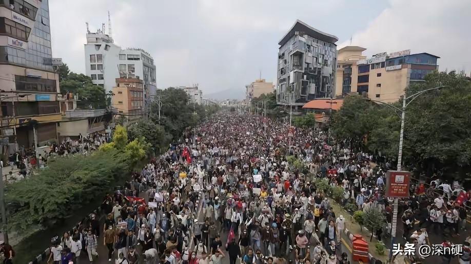 尼泊尔的骚乱，又有人念叨“熟悉的手法”甩锅老美。为什么说是甩锅呢？请参考刚刚过去