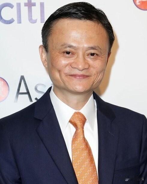 马云没想到，
当年拍手叫好的人也没料到，
2013年那句“如果银行不改变，我们就