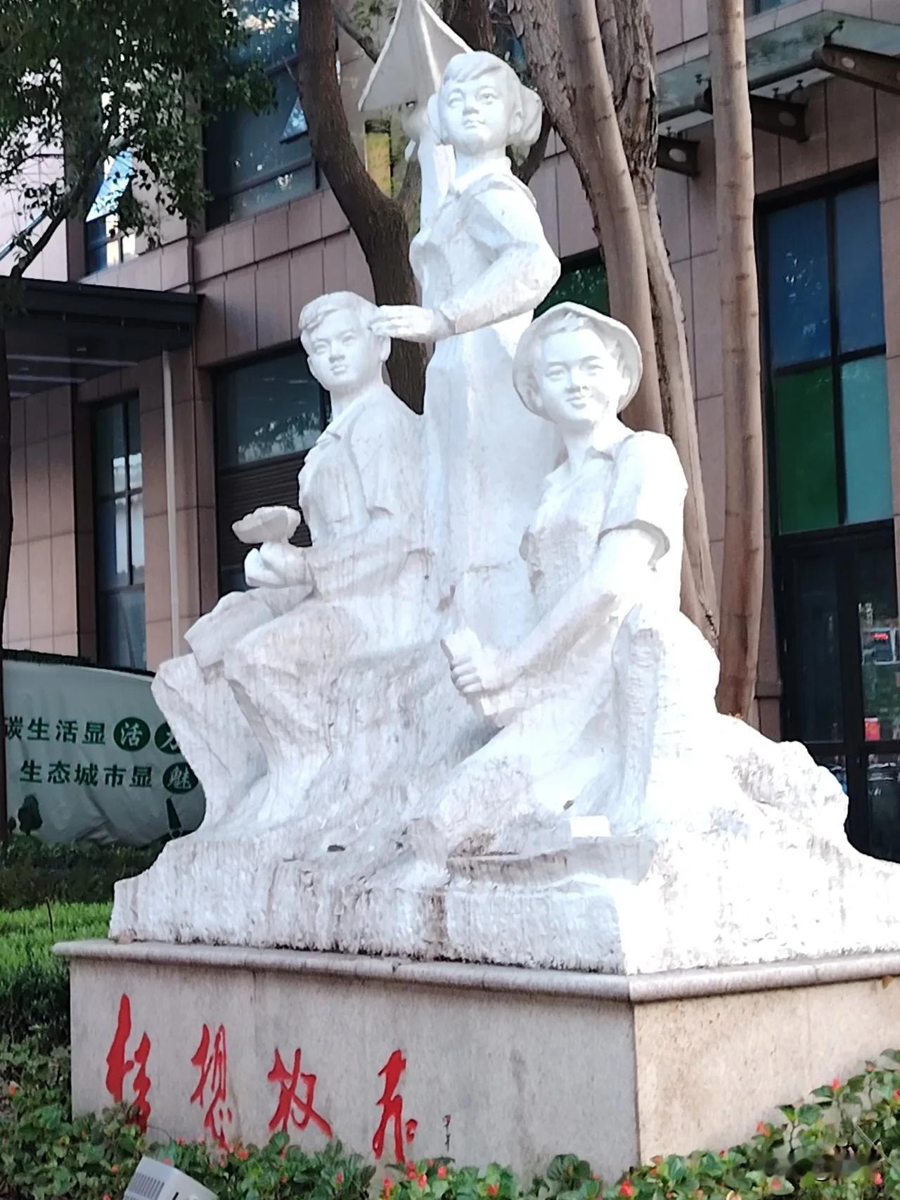 我从小跟着我哥哥的同学，到前进农场。，跃金农场去玩，有，你记得吧？有一年夏天，说