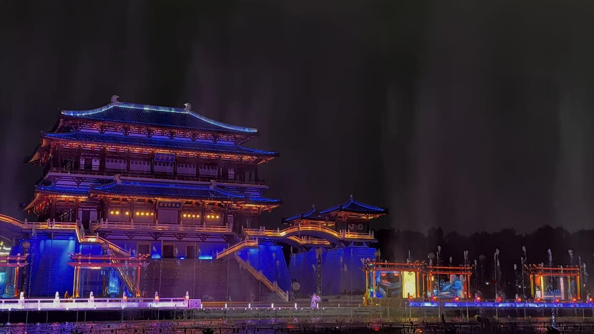 陈泽和张诗尧给白泽捧场白泽西安线下迎来好友捧场，陈泽、张诗尧的到来增添不少热度。