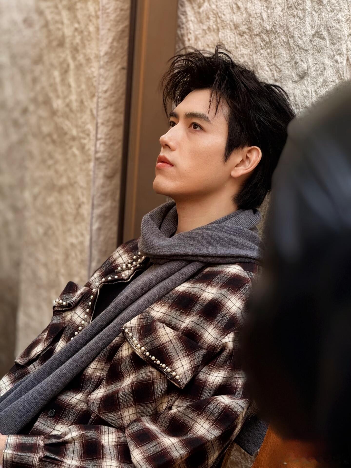 陈飞宇什么时候才能原谅现偶 谁被偶遇陈飞宇狠狠羡慕哭！眉眼俊朗、气质干净，随便一