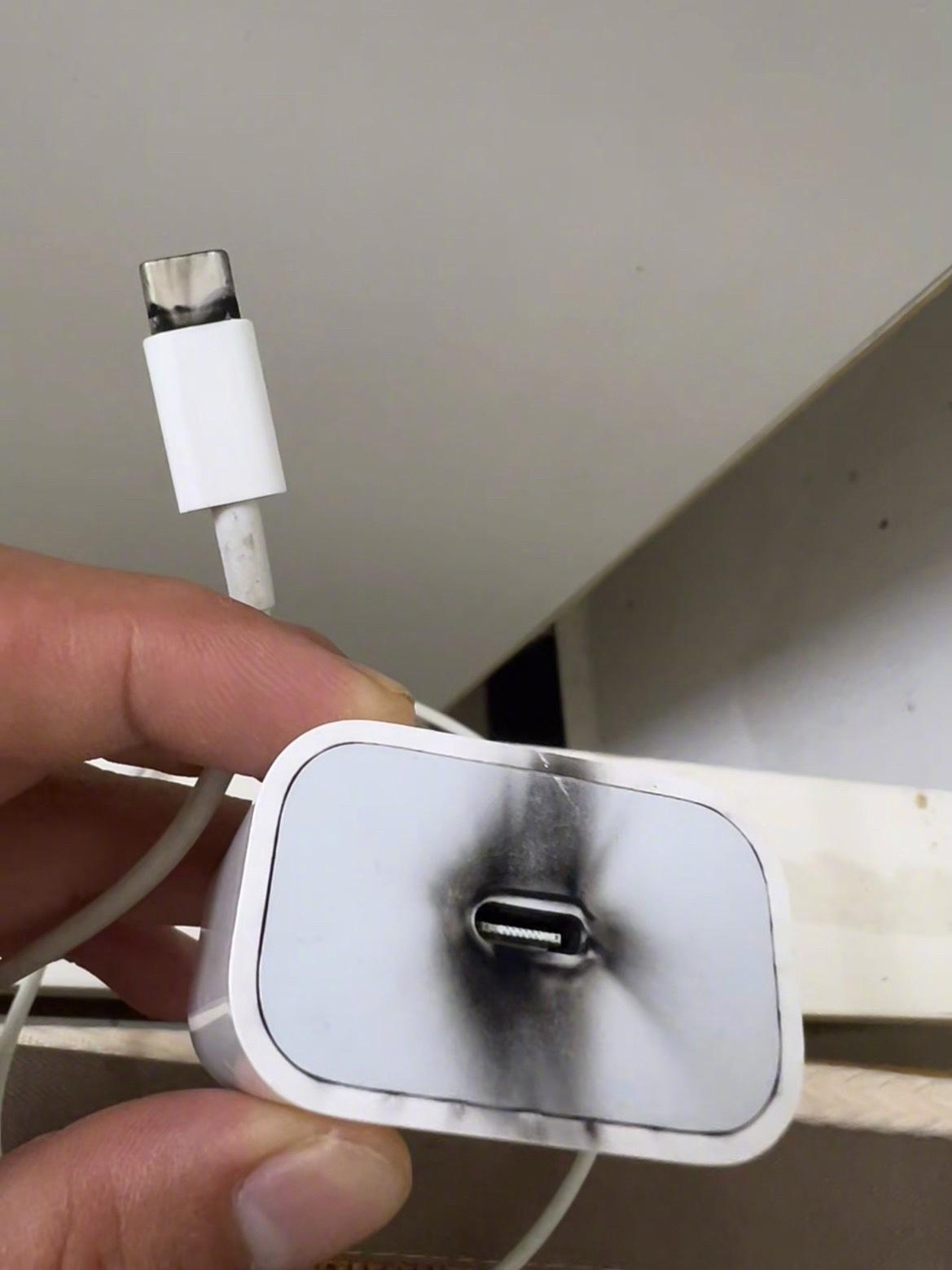 湖北发生了一件让人揪心的事，一名女子因为整夜把手机放在床头充电，结果充电器自燃爆