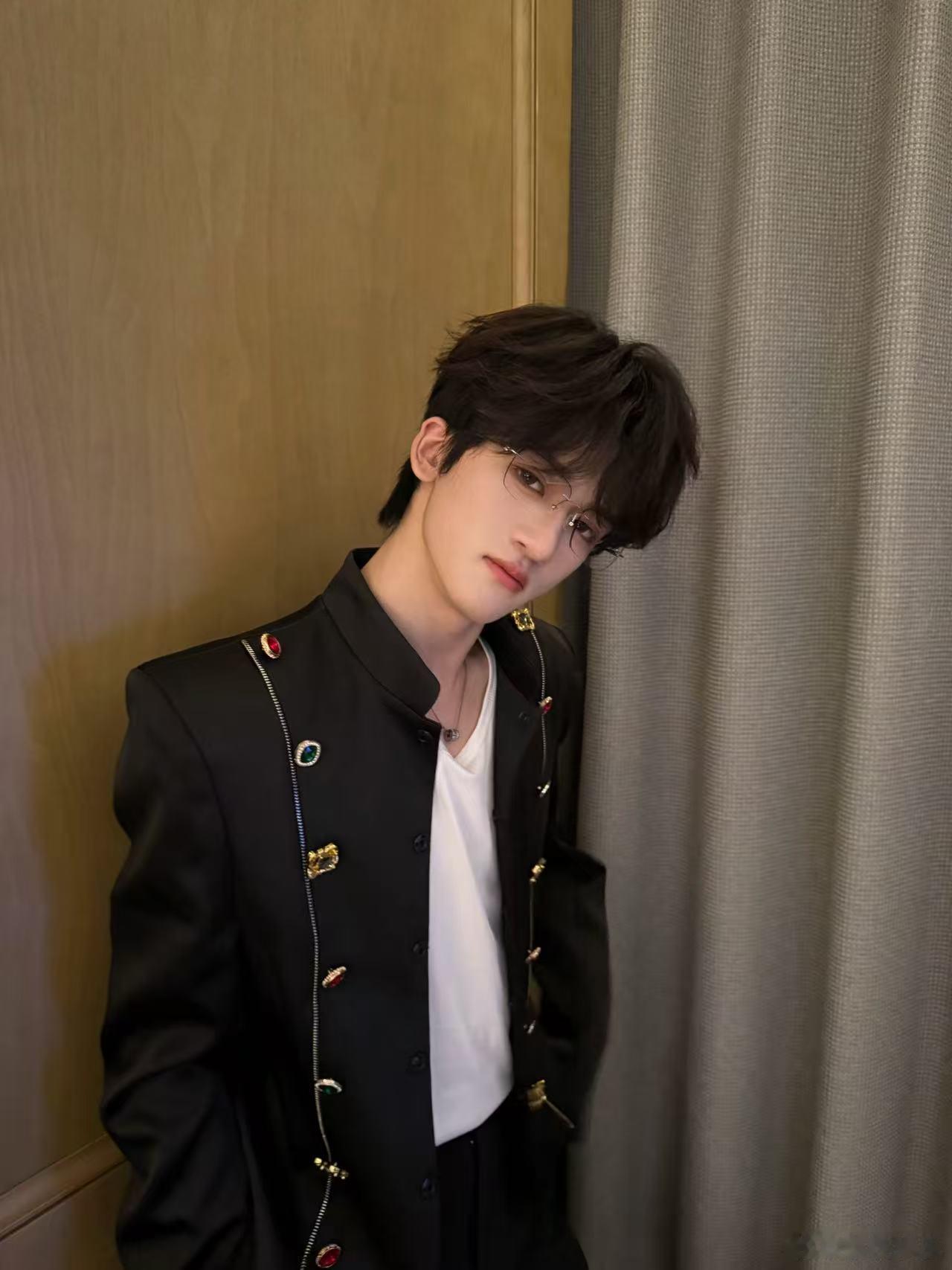 邓佳鑫唱了一半一半 终于等到邓佳鑫唱一半一半，这版翻唱真的太绝了，他对歌曲的理解