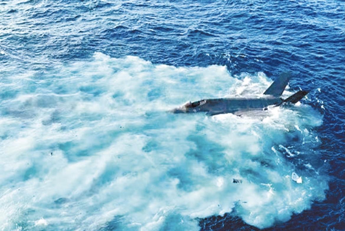 这事大概率是在：闹饷！
半小时内发生两次坠机，咱分析一下：
第一，士兵操作不当引