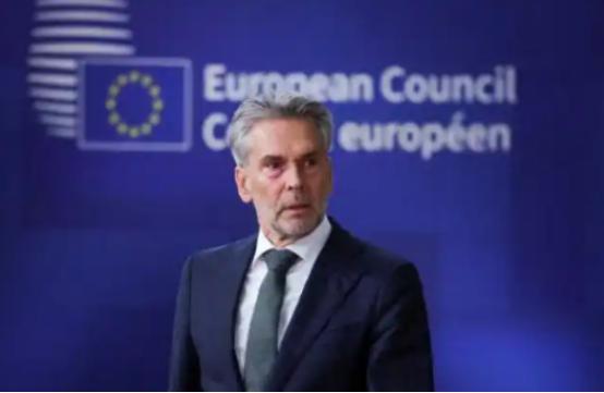 荷兰的行为其实比欧洲对俄罗斯的做法还要严重。欧洲冻结俄罗斯的资产，目前也只是敢动