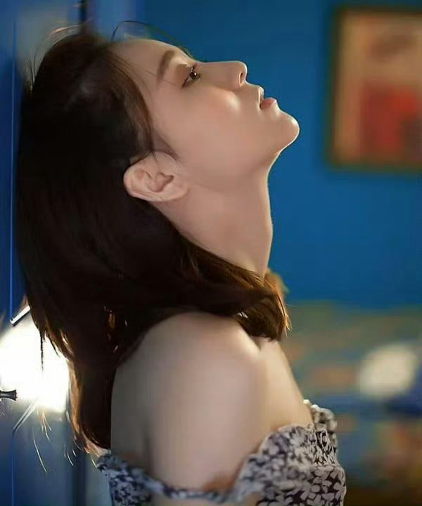 生活手记每个人的背影里，都藏着不为人知的疲惫；心房深处，也锁着旁人读不懂的褶皱。