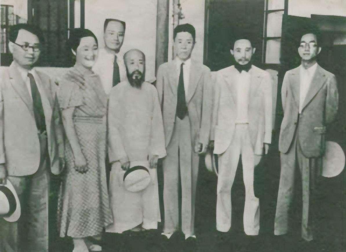 当年红军长征到达陕北后，老蒋为啥不追了？简单来说，老蒋不是“不追了”，而是实在“