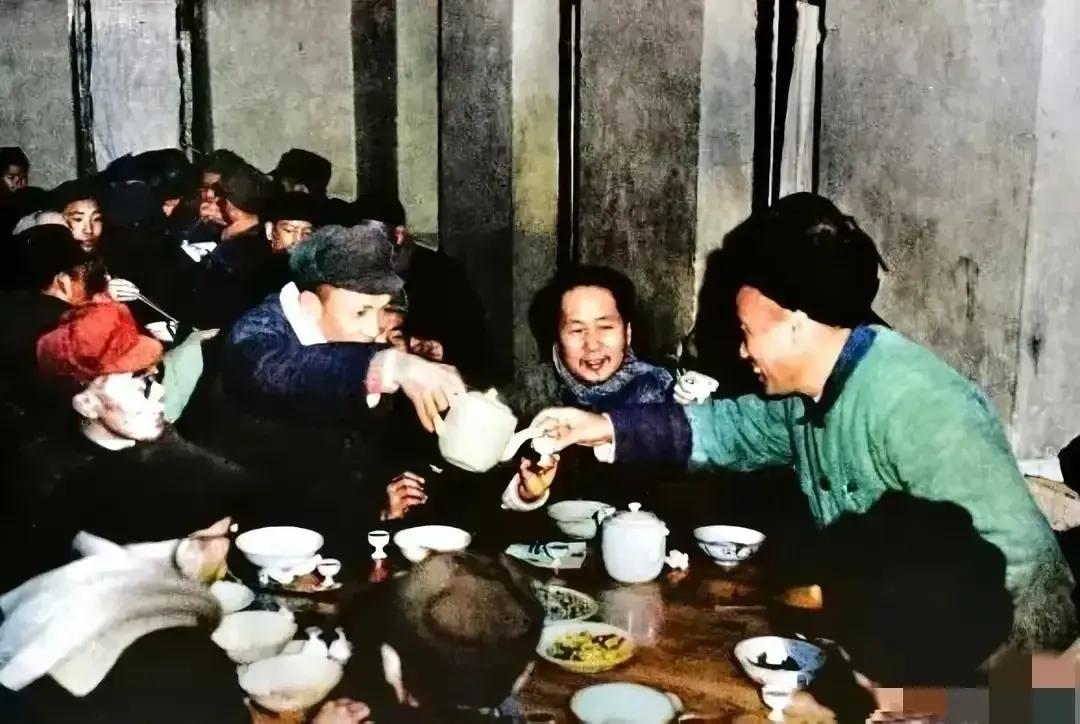 抗战时期的延安，朱总司令60大寿，宴席很简单，菜品也不是很丰富，没有大鱼大肉，只