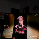 易烊千玺演唱会 在娱乐的璀璨星空中，易烊千玺的演唱会就像一颗耀眼的超新星，散发着