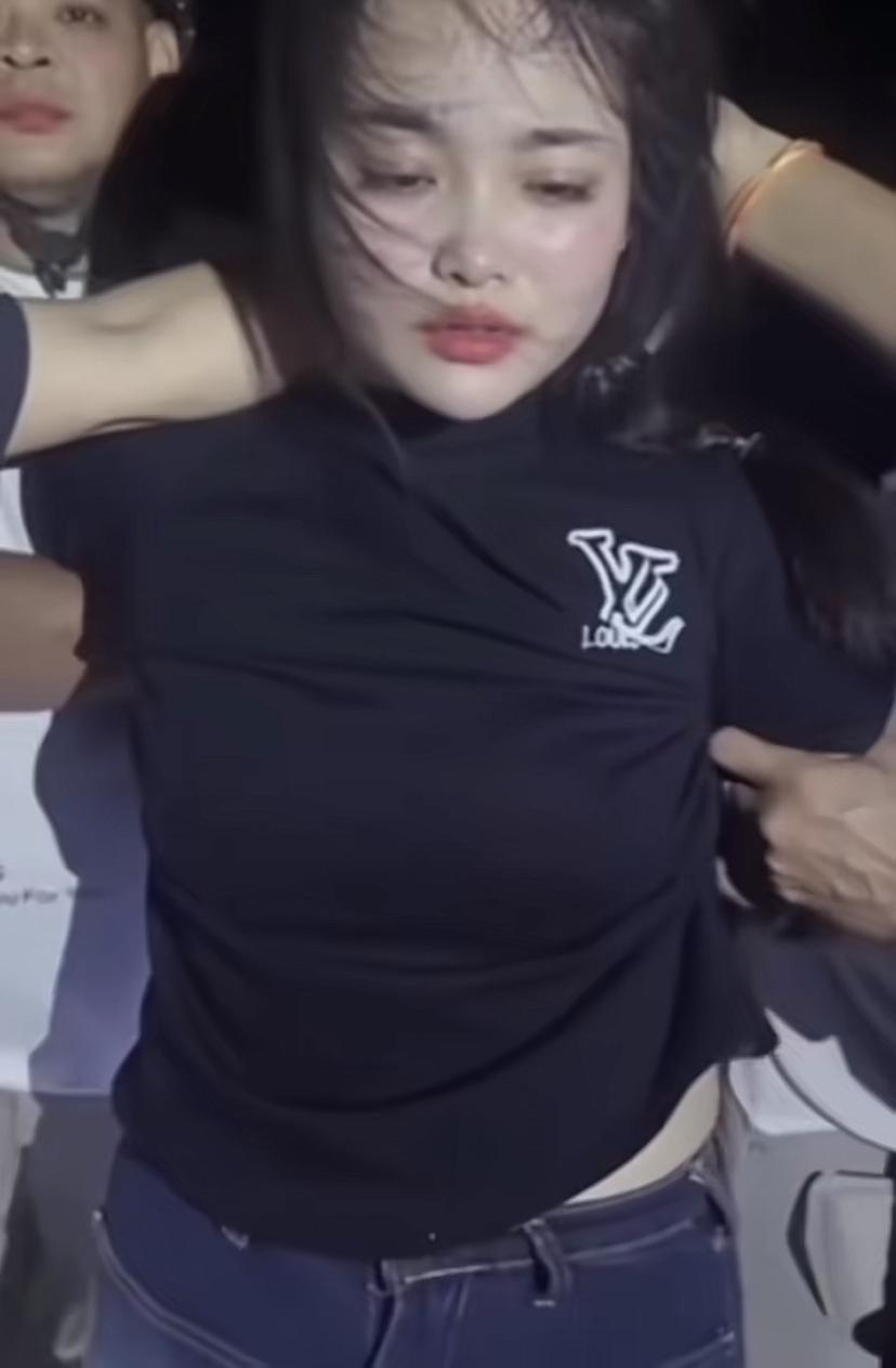 今年最痴情的女子，为了救男友，不惜把自己搭进去，听说还有一段传奇爱情故事！唉，自