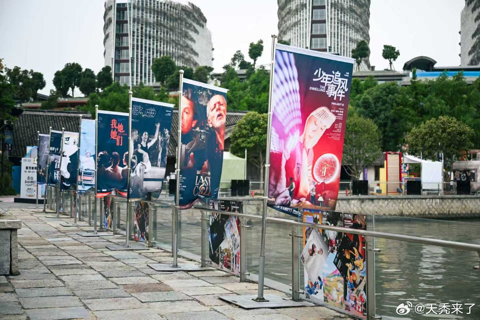 在乌镇看见文旅的长期主义非遗挣脱展柜的束缚，融入水乡烟火。一针一线、一曲一调，在