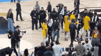 湖人不敌老鹰，验货穆雷，湖人换帅也没戏！1、核心老迈。詹姆斯虽然今天打老鹰，全场