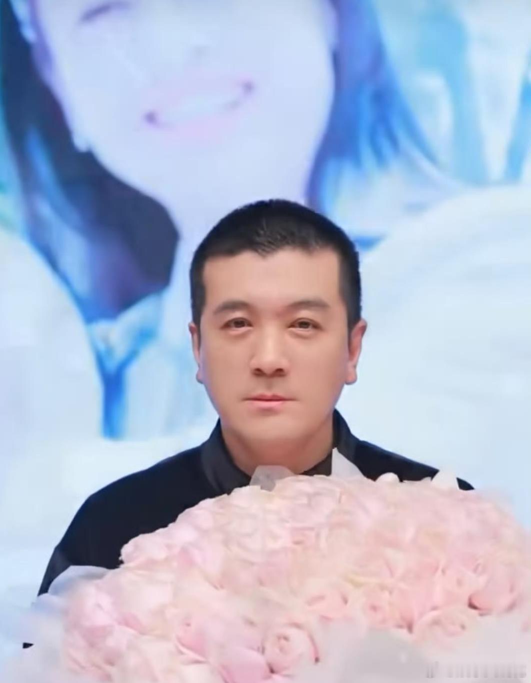 杨子直播求婚黄圣依 杨子之前反复强调1月18号回归家庭大事件来了！原来是直播向黄