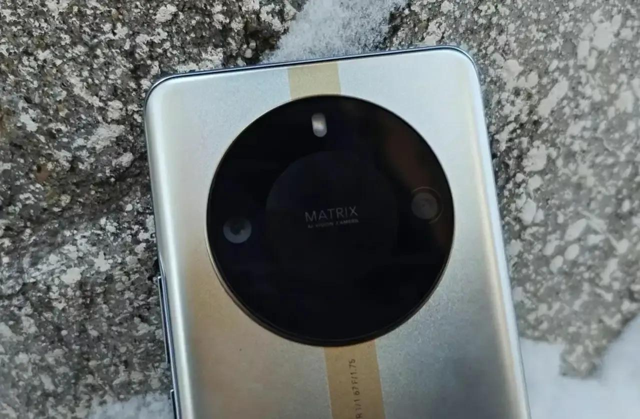 这款千元机如果是直屏就太完美了！

之前的荣耀X50卖得特别火，是线下千元机里的