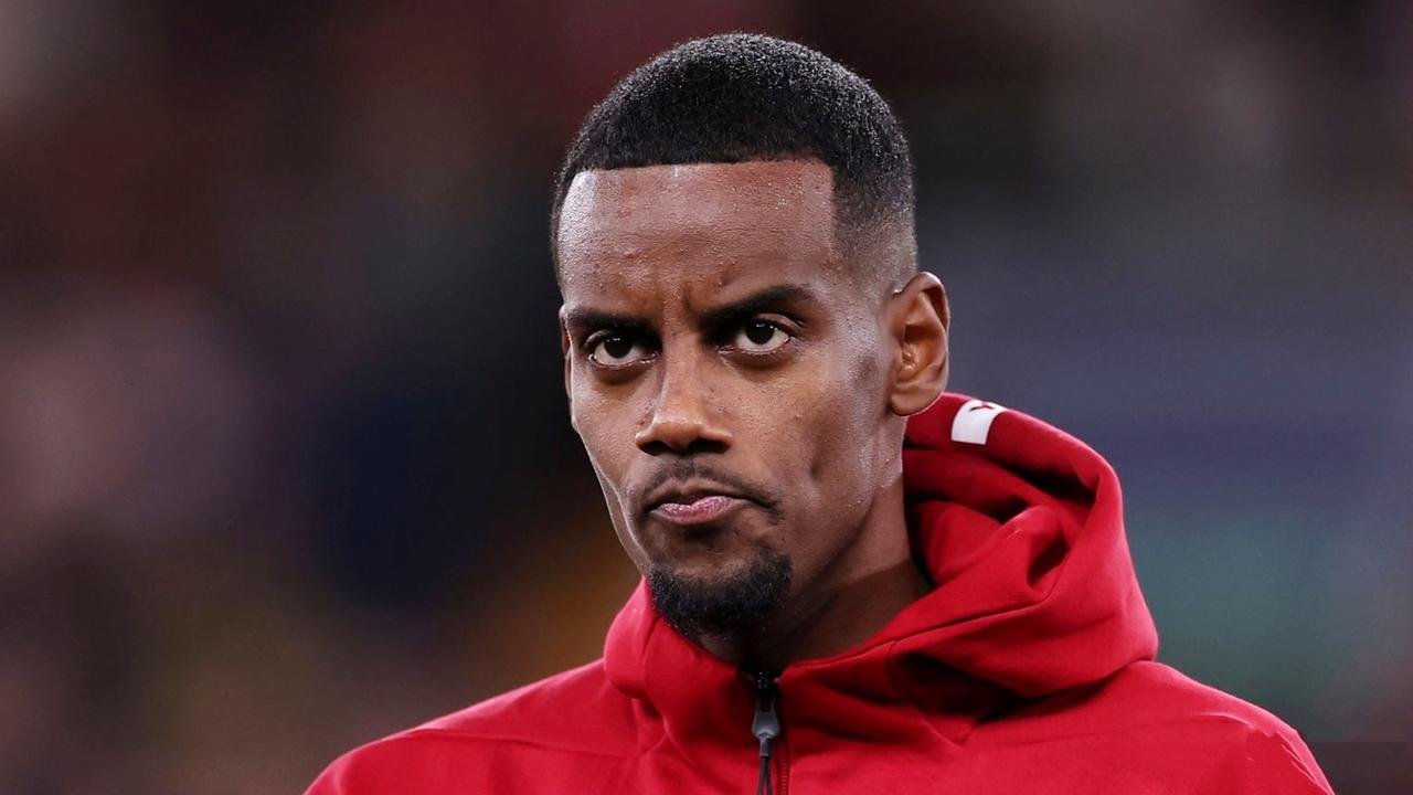 哈曼在接受采访时谈及伊萨克的话题时，他表示：不排除利物浦明夏将他出售的可能。
如