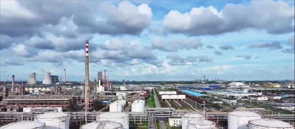 *印度炼油厂现在紧急抢购俄罗斯石油订单，据报，日前印度又抢了一艘目的地原本是中国