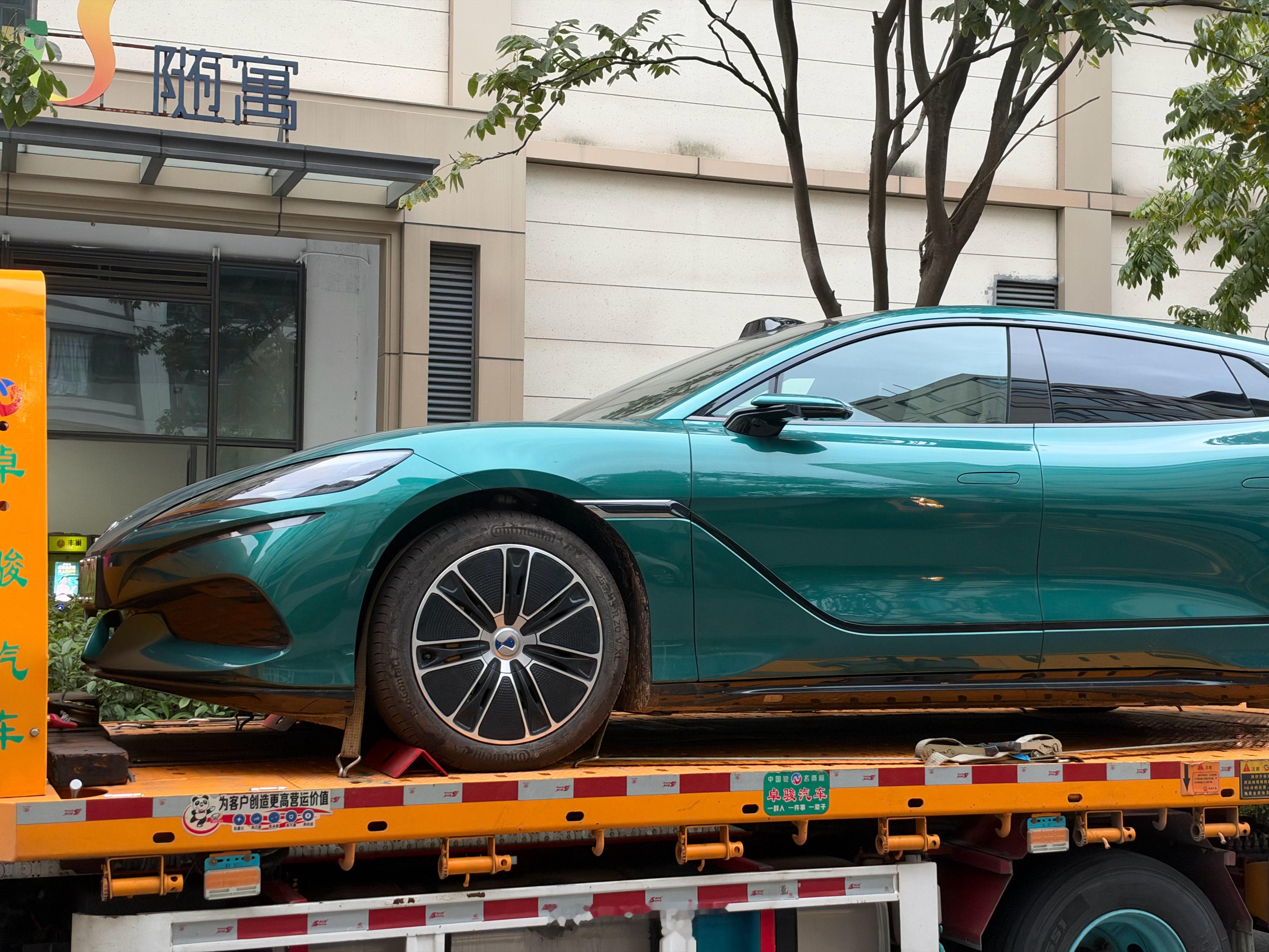 国庆期间打算自驾的车，现在才到[允悲]说是一直没有师傅接单，可能也堵路上了 ​​