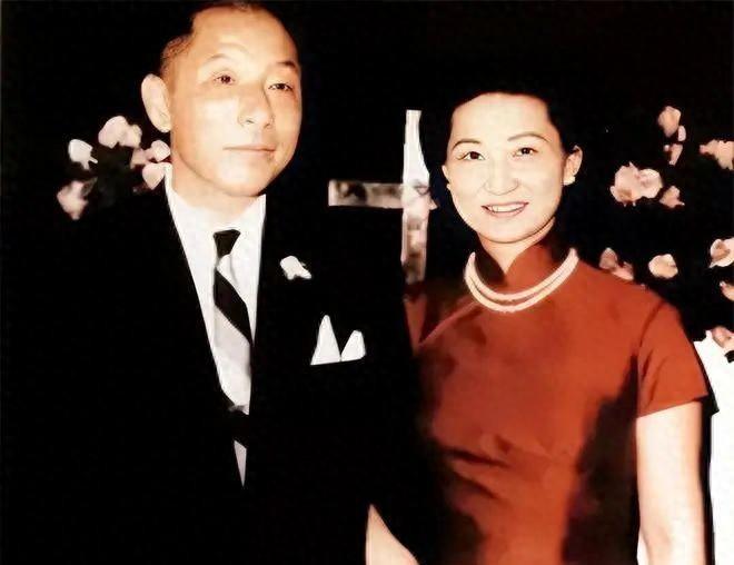 1962年张学良与儿媳陈淑贞及孙子张居信温馨合影，少帅笑容明朗举家其乐融融
19