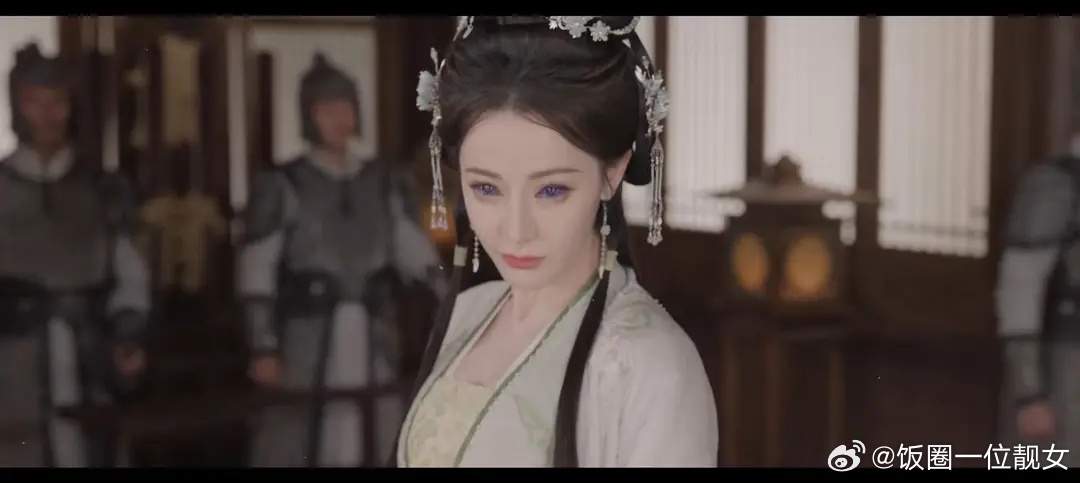 感觉迪丽热巴不太适合古装，一张现代脸完全没有代入感