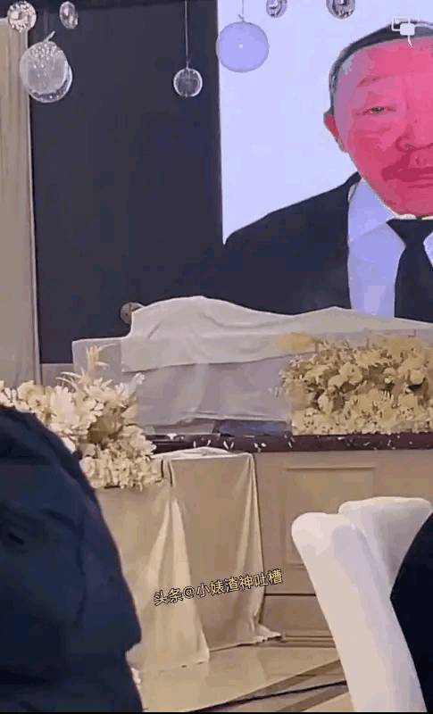 据说，这是老头斥巨资策划的一场葬礼。
他就是想瞧瞧，自己去世后，亲人们是否会悲伤