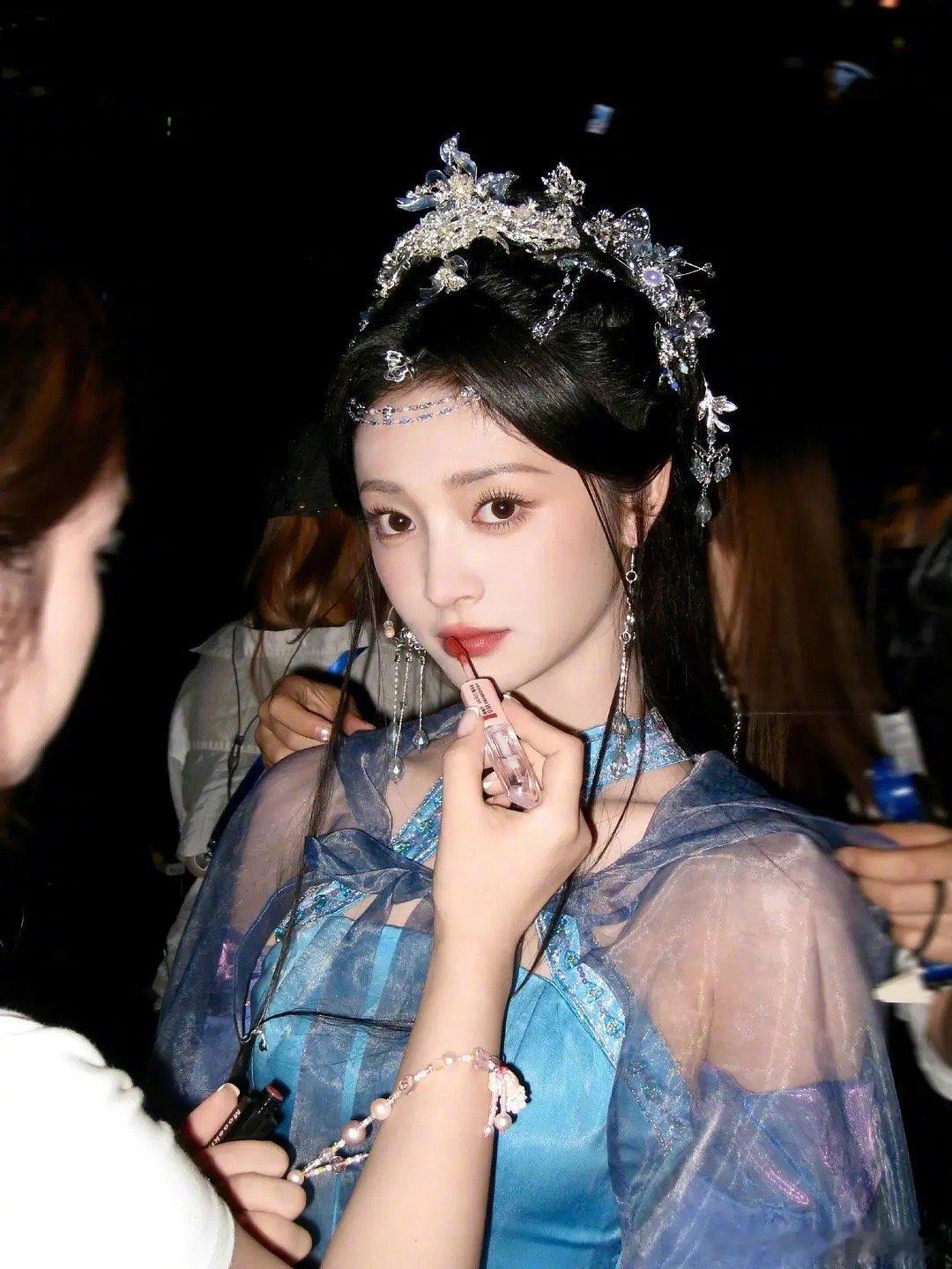 周洁琼的颜值在内🐟小花中属于什么水平，对比四美怎么样？ ​​​