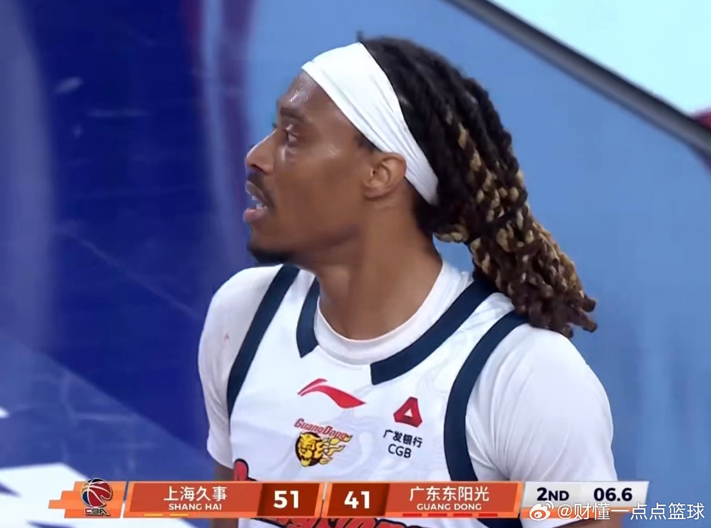 半场落后10分！广东宏远陷内线泥潭，崔永熙成唯一亮点？半场战罢，广东宏远以41: