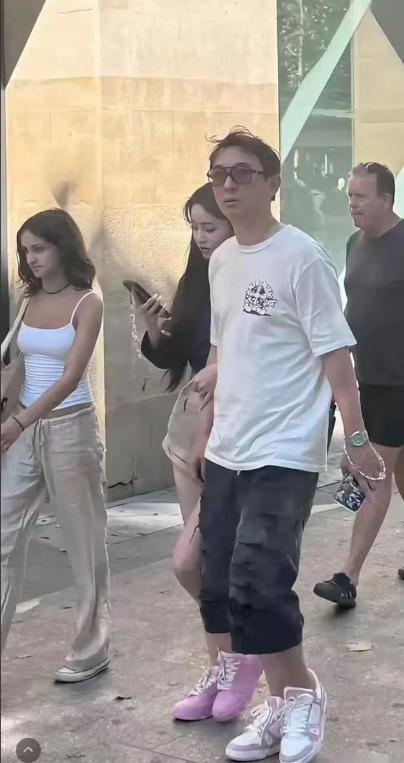 王思聪很可能不会再回国，这并不是因为他欠了20亿，也不是因为王健林卖掉了48座万