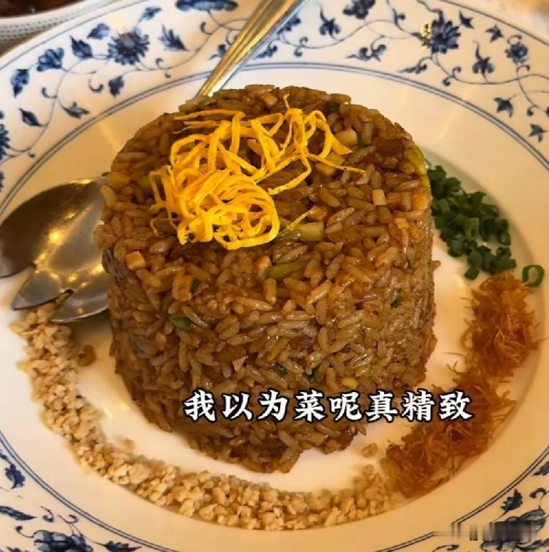 后厨干仨月，他再没碰过外卖

认识一哥们儿，真事儿。
前两年他在楼下小馆子打杂。